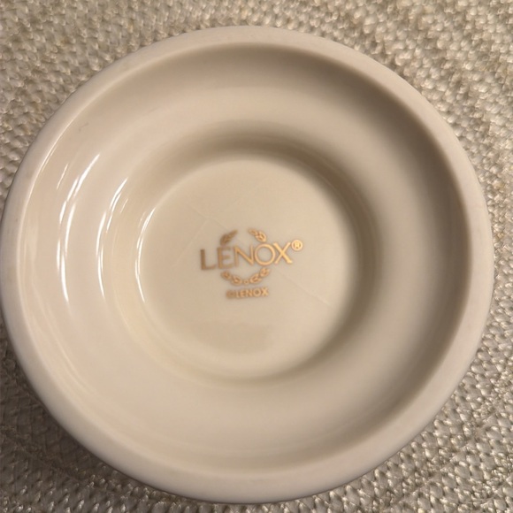 Elegant Lenox Cream Candle Holders with 24 Karat Gold Accents - Picture 3 of 5